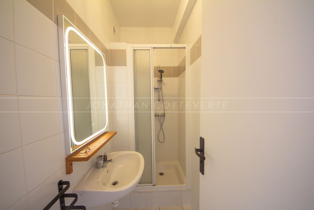 APPARTEMENT - 2 CHAMBRES - AUCUNS TRAVAUX - LUMINEUX - IDEALEMENT SITUE - RARE SUR LE MARCHE photo 5